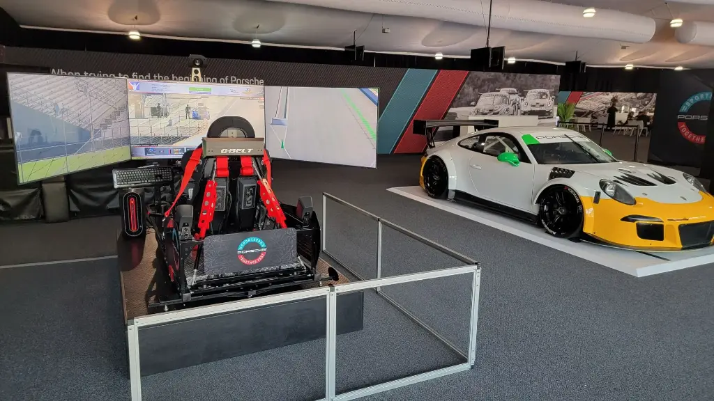 Drivers trying a SimXperience Stage 5 simulator